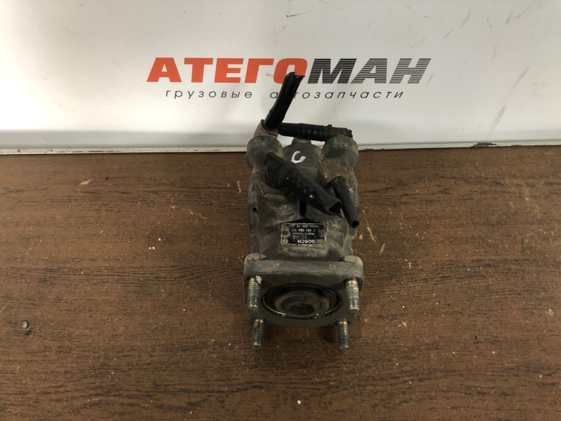 Тормозной кран передней оси атего евро 6. Главный тормозной кран мерседес аксор. Тормозной кран мерседес атего. Кран тормозных усилий мерседес 1117. Главный тормозной кран атего.