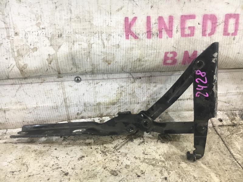 Запчасть петля капота передняя левая Volkswagen Golf 6 1K0823301 контрактная Петля капота передняя левая Volkswagen Golf 6 1K0823301 контрактная