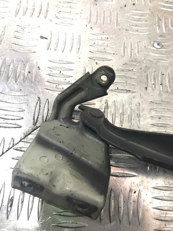 Петля капота левая Suzuki Grand Vitara JT J20A Петля капота левая Suzuki Grand Vitara JT J20A