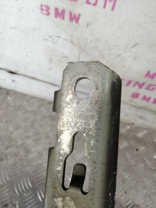 Петля капота передняя правая A6 2005 C6 BDW Петля капота передняя правая A6 2005 C6 BDW