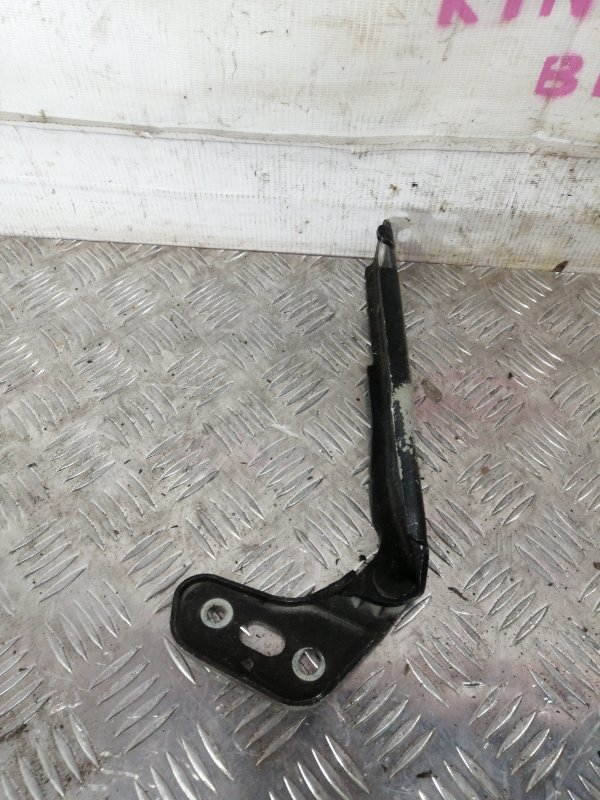 Петля капота передняя правая A6 2005 C6 BDW Петля капота передняя правая A6 2005 C6 BDW