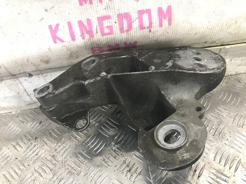 Запчасть кронштейн двигателя AUDI A6 2005 C6 BDW 4f0199351h контрактная Кронштейн двигателя AUDI A6 2005 C6 BDW 4f0199351h контрактная