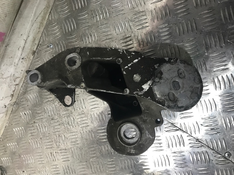 Кронштейн двигателя A6 2005 C6 BDW Кронштейн двигателя A6 2005 C6 BDW