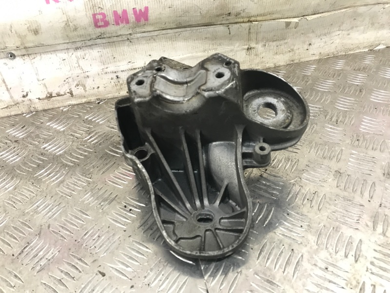 Кронштейн двигателя A6 2005 C6 BDW Кронштейн двигателя A6 2005 C6 BDW