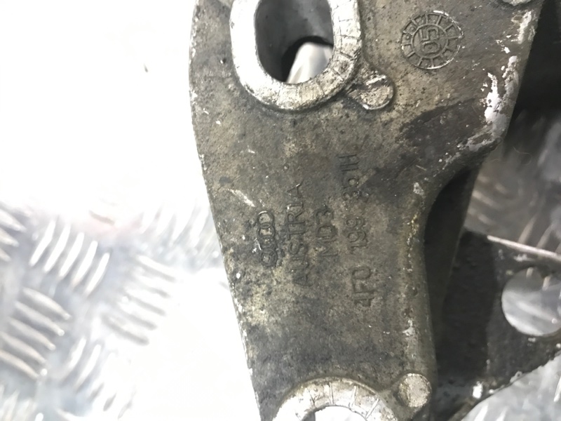 Кронштейн двигателя A6 2005 C6 BDW Кронштейн двигателя A6 2005 C6 BDW