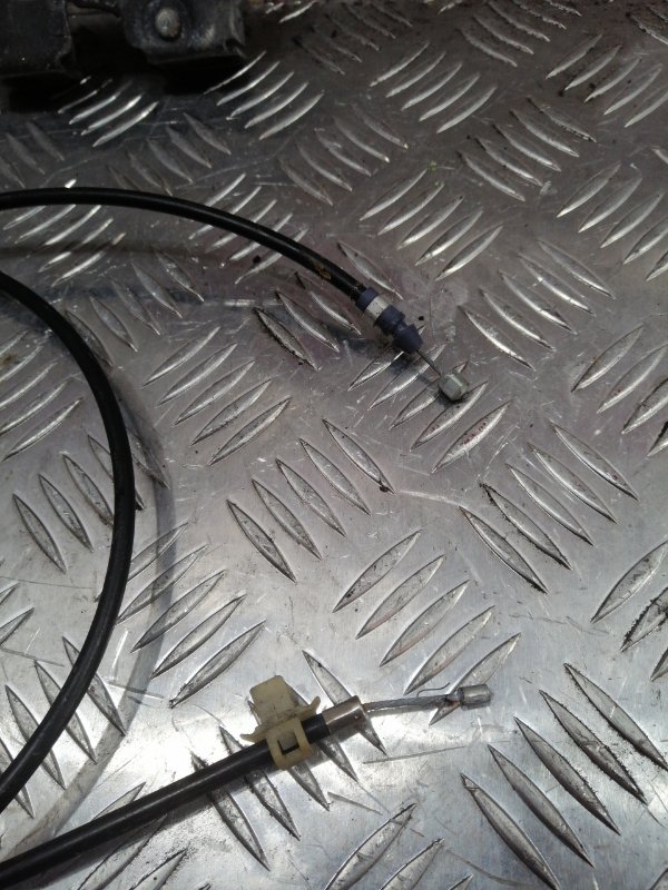 Замок капота G35 V36 Замок капота G35 V36