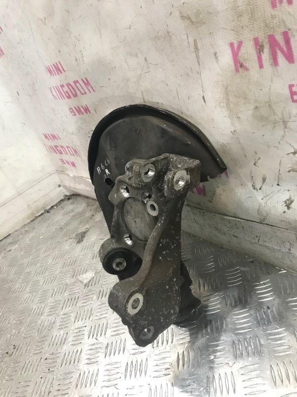 Кулак задний правый A6 2005 C6 BDW Кулак задний правый A6 2005 C6 BDW