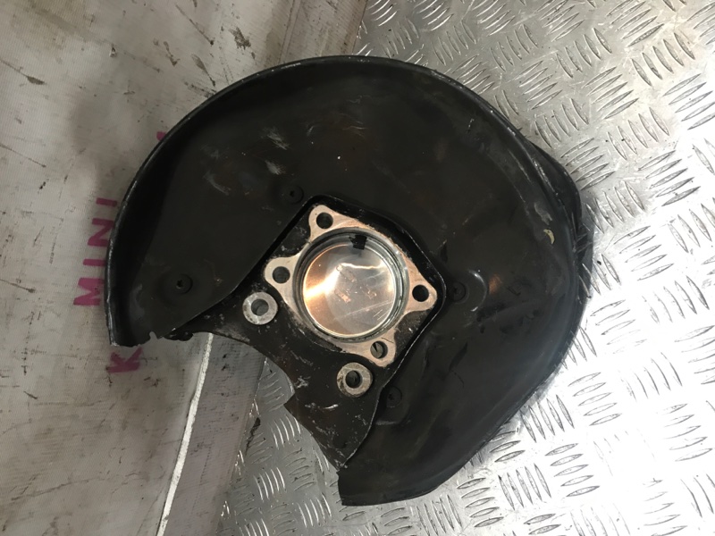 Кулак задний правый A6 2005 C6 BDW Кулак задний правый A6 2005 C6 BDW