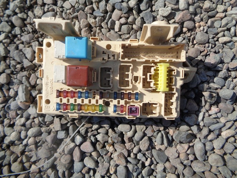 Блок предохранителей тойота корона премио ат211. Аллион 240 блок предохранителей. Предохранители премио 240. Предохранитель прикуривателя тойота премио 240. Блок предохранителей тойота премио 2003.