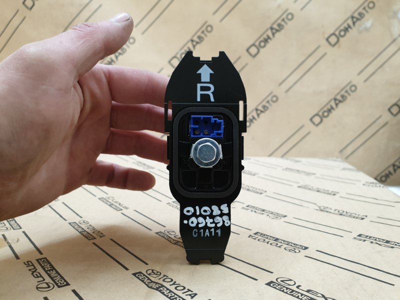 Gps антенна land cruiser 200. ленд крузер 200 с антеннами. ленд крузер 200 с антеннами. антенны на крузер 200. антенна ленд крузер 200.