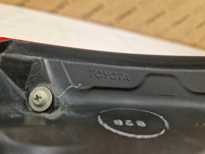 Фонарь левый Camry V70