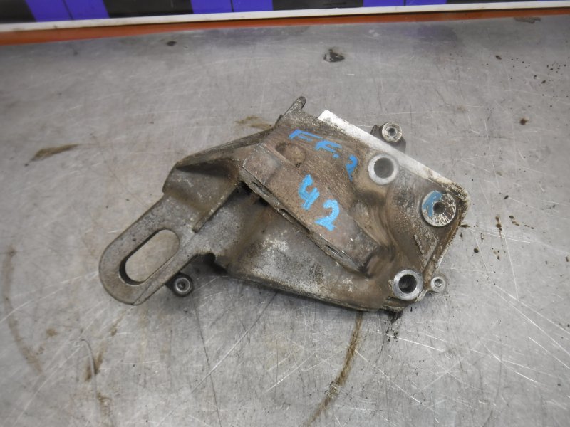 Запчасть кронштейн двс правый Ford Focus 2 2007 SHDB 7s7g6f001ab Б/У Кронштейн ДВС правый Ford Focus 2 2007 SHDB 7s7g6f001ab Б/У