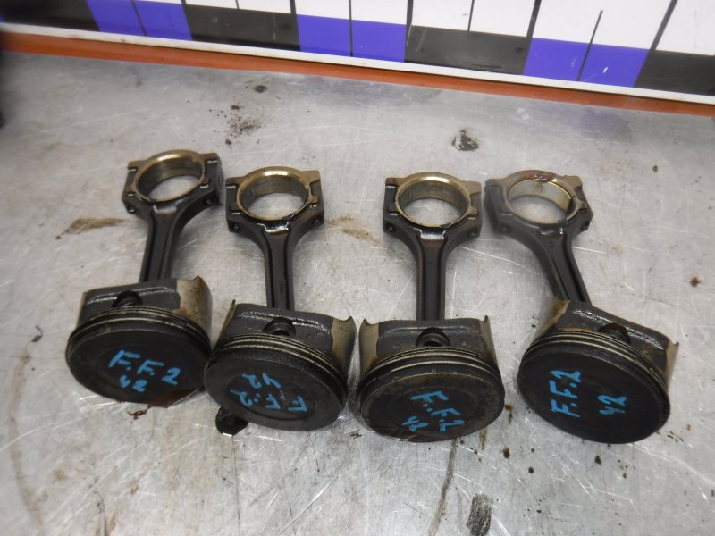 Запчасть поршень Ford Focus 2 2007 SHDB 1455691 Б/У Поршень Ford Focus 2 2007 SHDB 1455691 Б/У