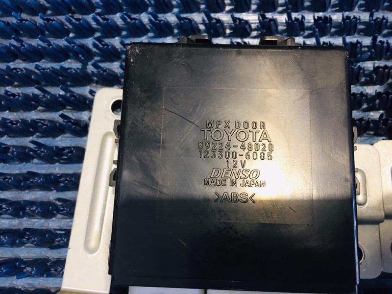Блок электронный RX300 2001 MCU15 1MZ-FE