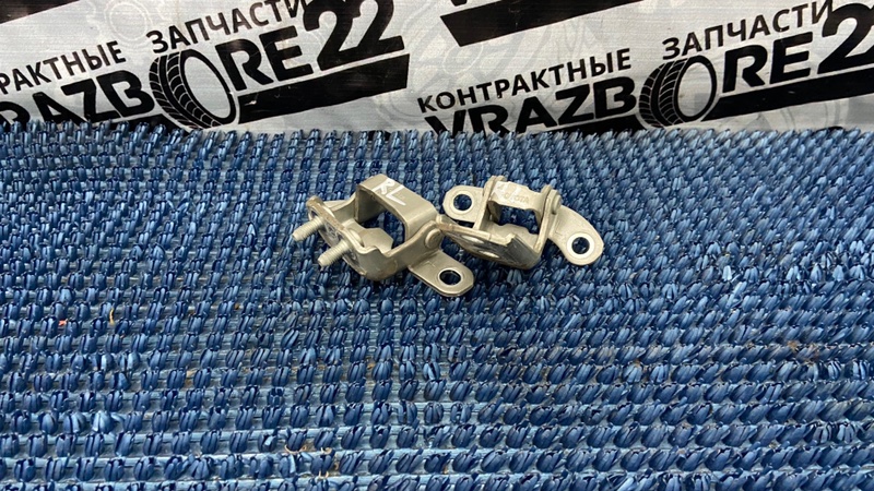 Петли двери задние левые Toyota Corolla 2000 NZE121-3009477 1NZ-FE 68760-52011 контрактная