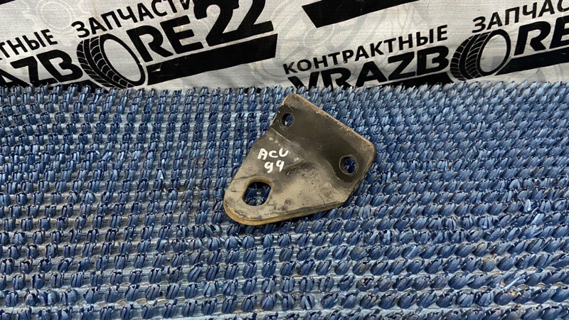 Крюк буксировочный правый Toyota Camry 2005 ACV30-3026477 2AZ-FE 51967-33020 контрактная