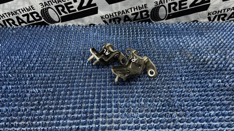 Петли двери задние левые Toyota Caldina 2000 ST215-3047253 3S-GE 68760-21010 контрактная