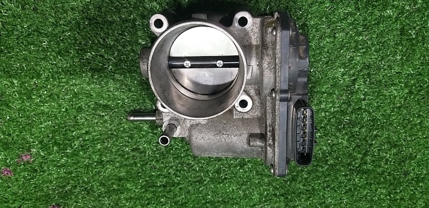 Дроссельная заслонка TOYOTA Corolla Fielder ZRE144 2ZR 22030-37010 контрактная