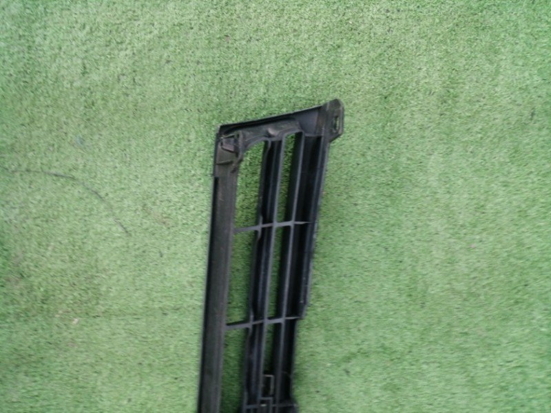 Решетка радиатора передняя Carina 1994 AT190