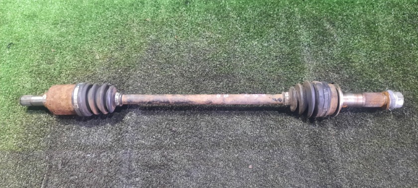 Хонда задний привод. Задний привод в сборе црв 2 поколение. Замена задних приводов субару легаси bl5. Хонда задний привод. Honda crv привод.