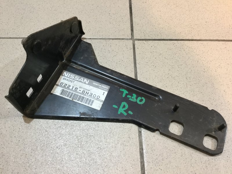 Кронштейн фар правый Nissan X-Trail 2001-2006 T30 622168H300 Б/У