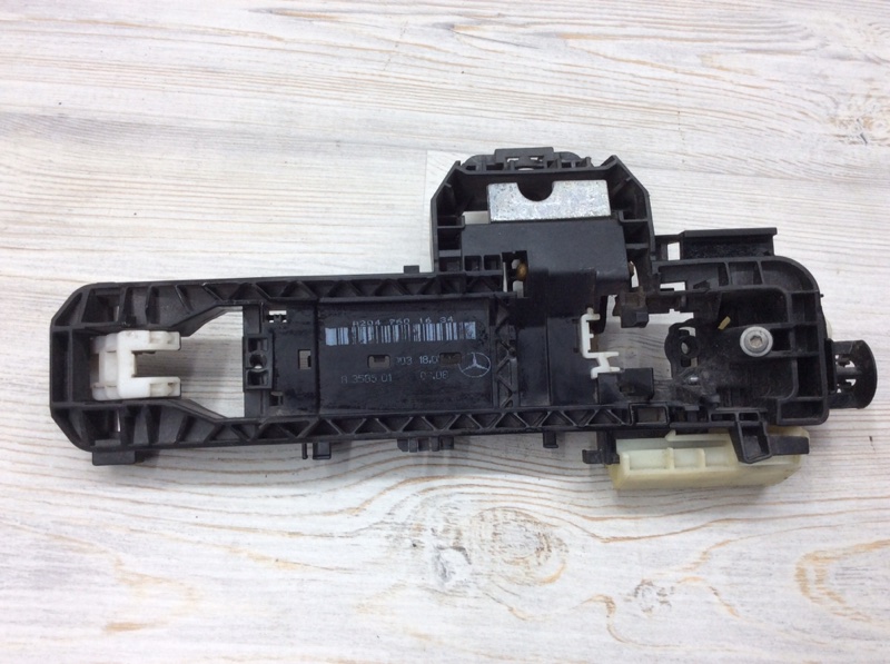 Кронштейн ручки правый E-Klasse 2009-2016 W212
