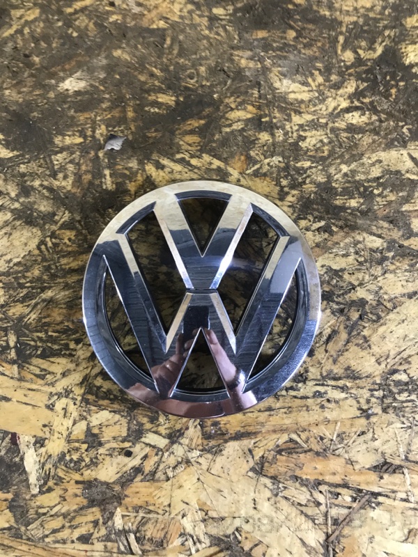 Эмблема передняя Volkswagen Touareg Б/У