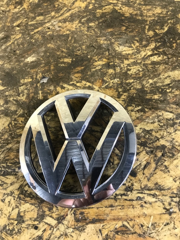 Эмблема передняя Volkswagen Touareg