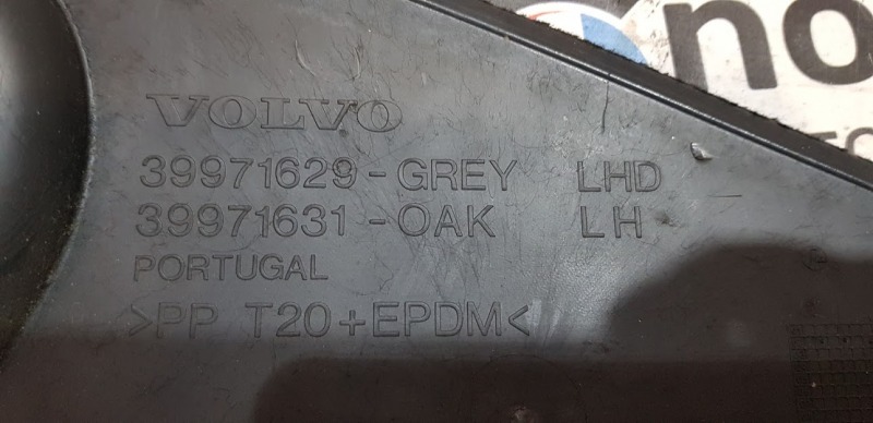 Накладка стойки задняя Volvo XC90 Универсал 2.9 B6294T Накладка стойки задняя Volvo XC90 Универсал 2.9 B6294T