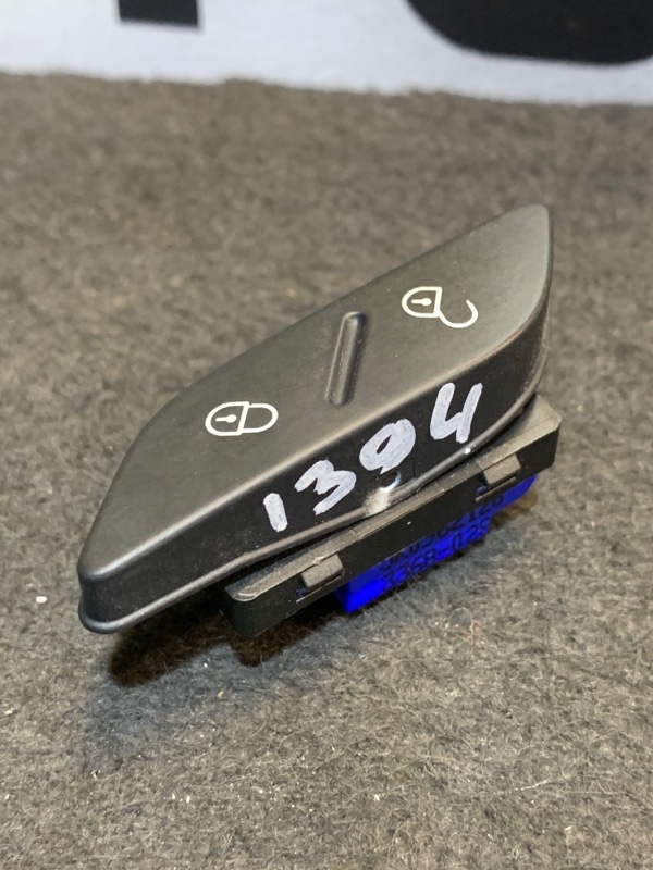 Кнопка центрального замка Volkswagen Golf CAVD 1.4