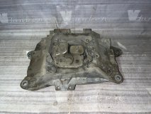 Траверса КПП AUDI