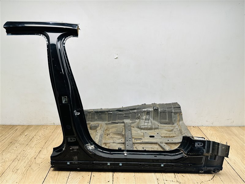 Порог Genesis G90 2016 прав. (б/у)