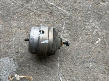 Подушка крепления двигателя левая Audi A4 B6 2004 2.0