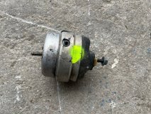 Подушка крепления двигателя левая Audi A4 B6 2004 2.0