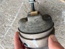 Подушка крепления двигателя левая Audi A4 B6 2004 2.0