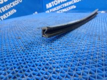 Направляющая стекла двери Bmw E34 седан 1990