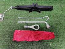 Домкрат Toyota Passo KGC10 2005 1KRFE Домкрат Toyota Passo KGC10 2005 1KRFE