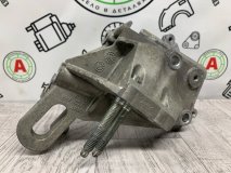 Кронштейн опоры правый Ford Fusion 5-дверный хетчбэк 2009 1.6L Zetec-S/Duratec EFI (100PS) Кронштейн опоры правый Ford Fusion 5-дверный хетчбэк 2009 1.6L Zetec-S/Duratec EFI (100PS)