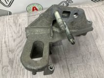 Кронштейн опоры правый Ford Fusion 5-дверный хетчбэк 2009 1.6L Zetec-S/Duratec EFI (100PS) Кронштейн опоры правый Ford Fusion 5-дверный хетчбэк 2009 1.6L Zetec-S/Duratec EFI (100PS)