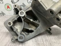 Кронштейн опоры правый Ford Fusion 5-дверный хетчбэк 2009 1.6L Zetec-S/Duratec EFI (100PS) Кронштейн опоры правый Ford Fusion 5-дверный хетчбэк 2009 1.6L Zetec-S/Duratec EFI (100PS)