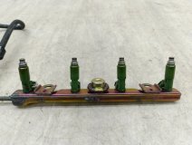 Топливная рампа в сборе Toyota Avensis t25 2004 1ZZFE