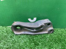 Кронштейн двигателя правый Daihatsu Sirion K3-VE Кронштейн двигателя правый Daihatsu Sirion K3-VE