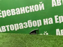 Накладка внутренней ручки двери правая передняя Mitsubishi Diamante