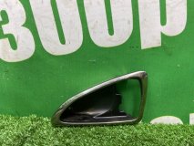 Накладка внутренней ручки двери правая передняя Mitsubishi Diamante