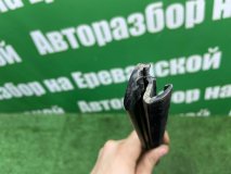 Уплотнитель стекла двери правый передний Renault Sandero 2013 K4M 690