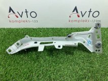 Кронштейн крыла правый передний Audi A4 B9 2016 CVKB