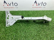 Кронштейн крыла правый передний Audi A4 B9 2016 CVKB