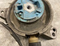 Подушка двигателя левая Audi A8 D4 2011