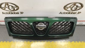 Решетка радиатора NISSAN MISTRAL R20 1997 TD27TI