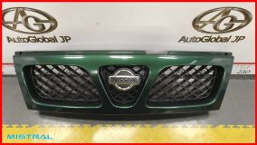 Решетка радиатора NISSAN MISTRAL R20 1997 TD27TI